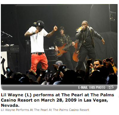 CELEBRITIES FASHION NEWS: LIL WAYNE WEARING ON STAGE RED HOT JEANS BY