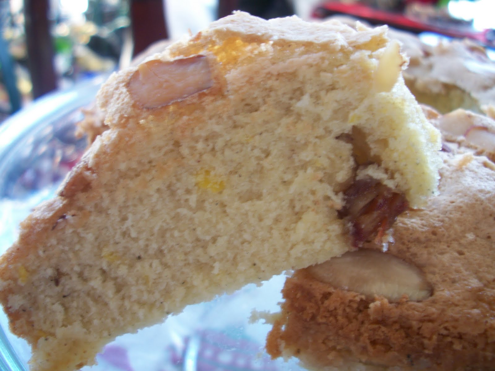 Pomegranates and Zaatar Za'faran wa hail ka'ak (Saffron & Cardamom Cake)