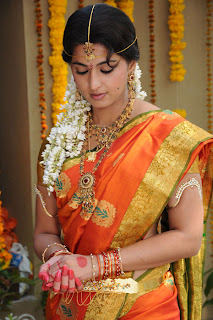 Anushka Cute In Saree Photos