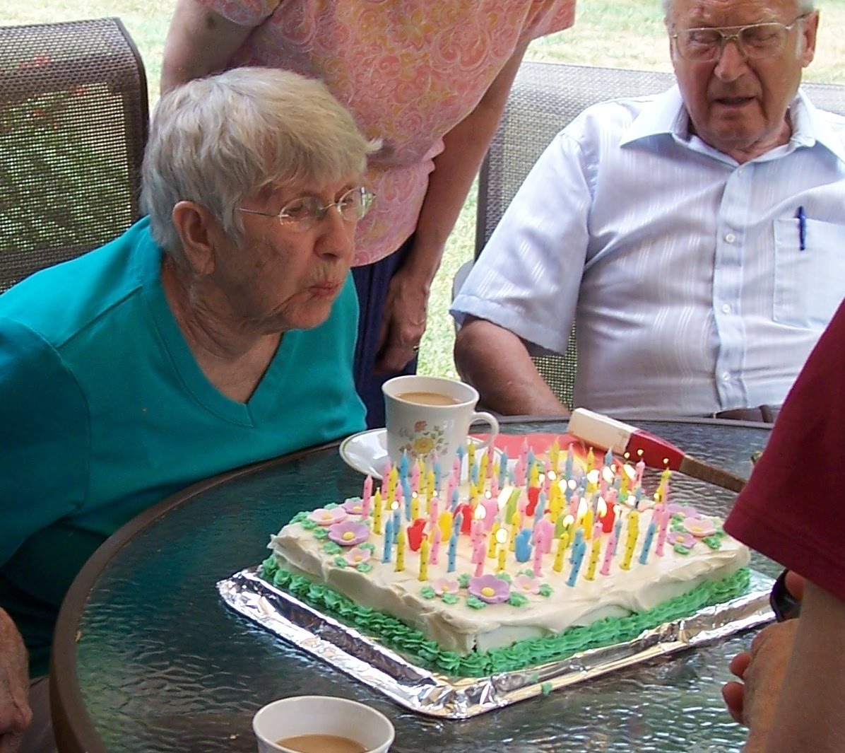Стол бабушке на день рождения