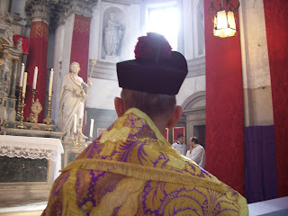 ORBIS CATHOLICVS: The Monsignor in the Ambrosian Rite vestments...