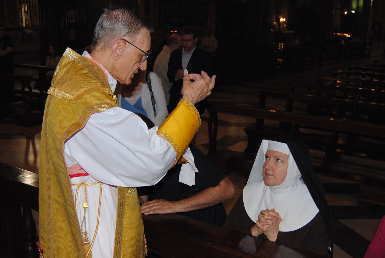 Blessings of Summorum Pontificum: Sung Mass in Ambrosian Rite at Roman ...