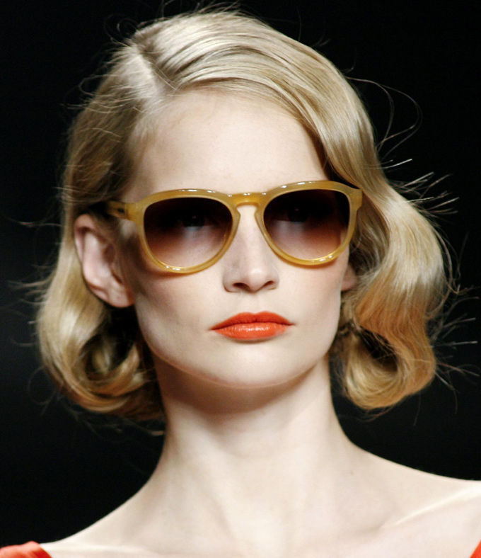 Juanjo Oliva spring-summer 2010 sunglasses collection, from YFSpain. Model: Madrid