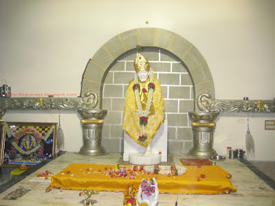 Yellow Baba Sai Wallpaper: Sai Baba In Yellow Dress
