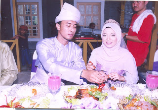 " AzRiN's FaMiLi ": Semalam Dalam Sejarah