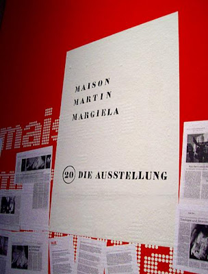 Plakat zur Ausstellung Martin Margiela in München