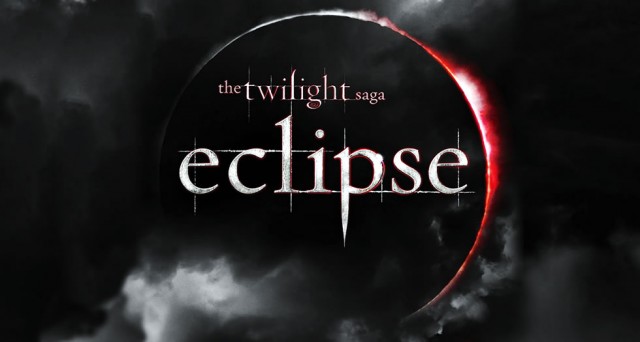 https://2.bp.blogspot.com/_cqJwIdyz4qE/TAbGWC25i6I/AAAAAAAAEnA/sS6aYv1qlJI/s1600/data-de-estreia-de-eclipse-crepusculo-twilight-outracoisa-640x342.jpg