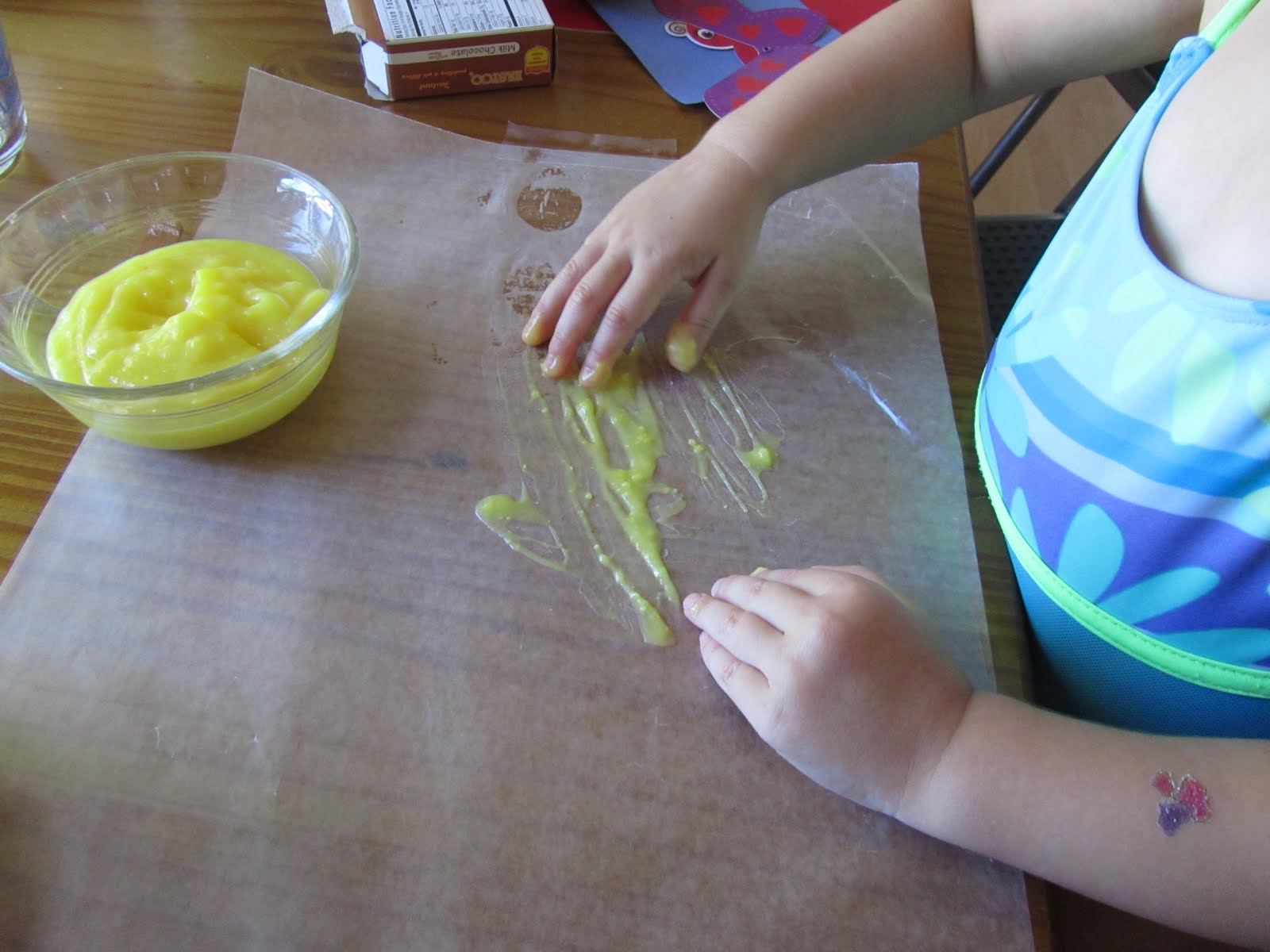 Twelve Crafts Till Christmas: sunday kids' craft: paintin' with puddin'