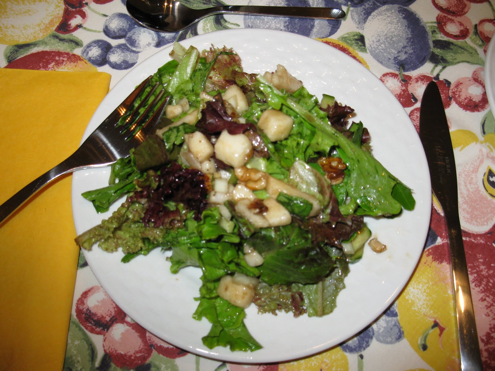 [Salade+mesclun,++poires+et+noix.JPG]