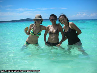 Gambar Bogel Zoom 1 Malaysia with Awek Bikini   Melayu Boleh.Com