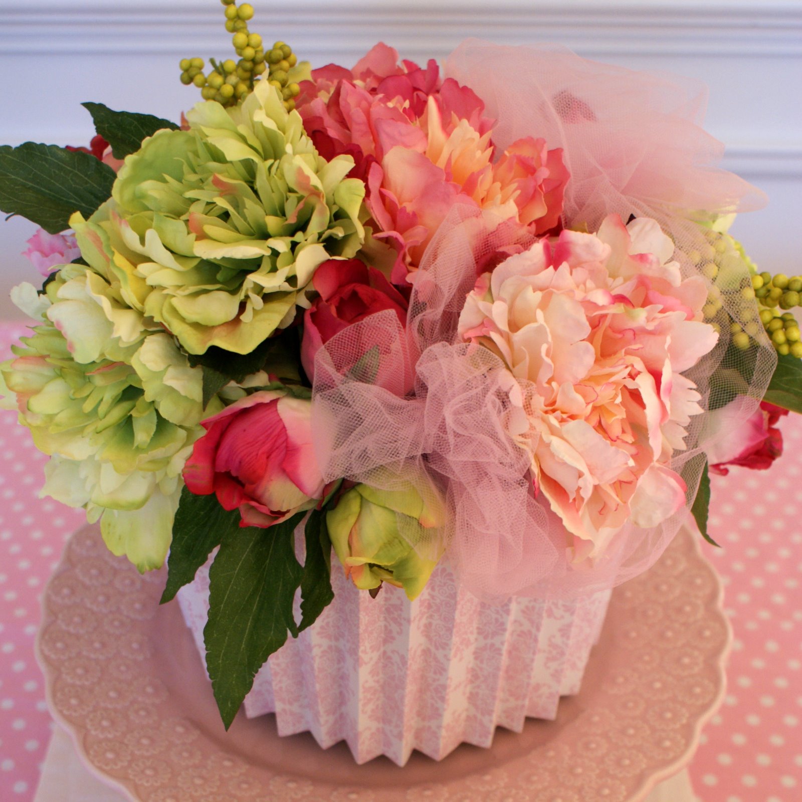 A Little Loveliness: Cupcake Party: Silk Floral Cupcake Tutorial