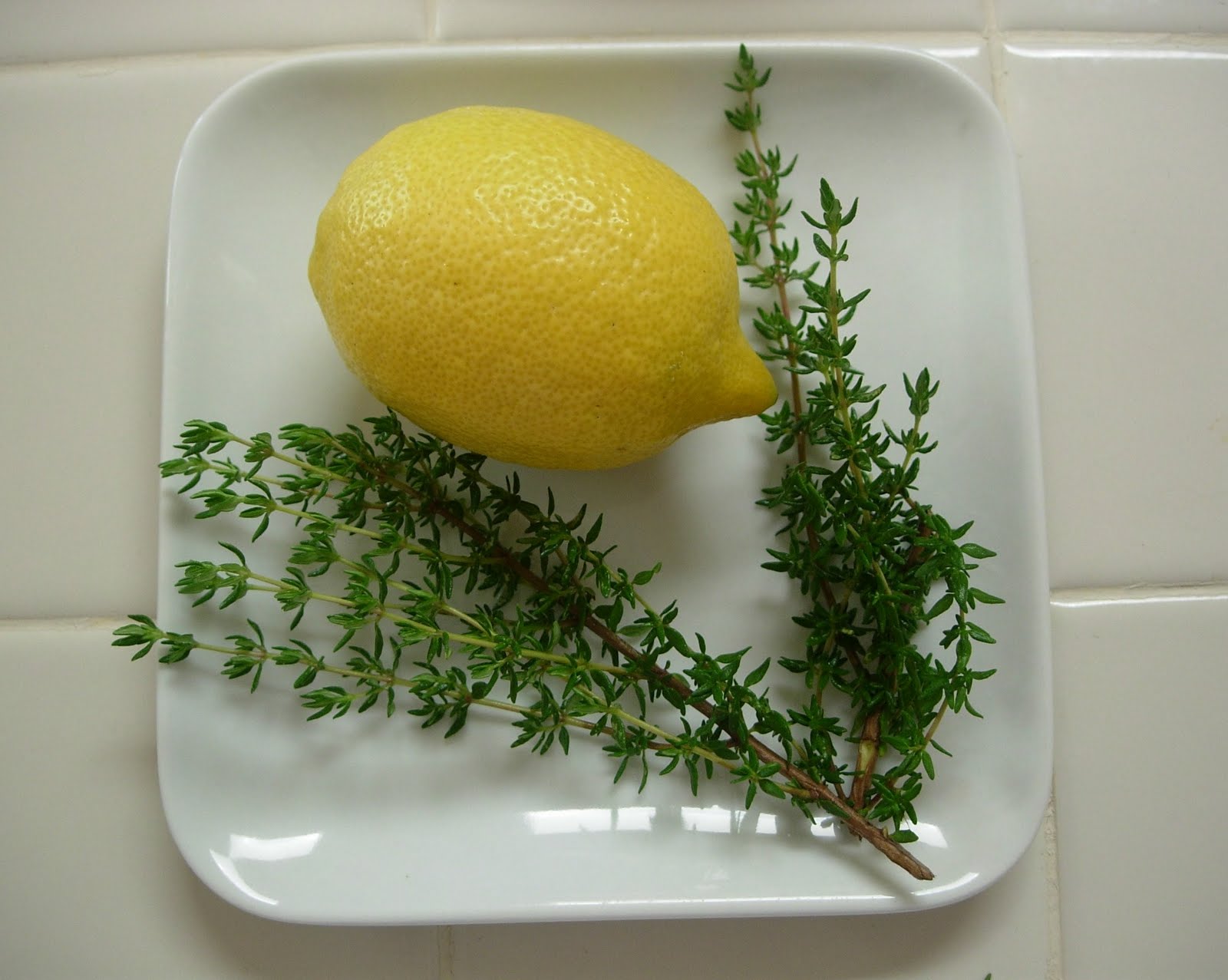 Thyme In A Bottle Spinach Salad with Orange Muscat Thyme Chicken and