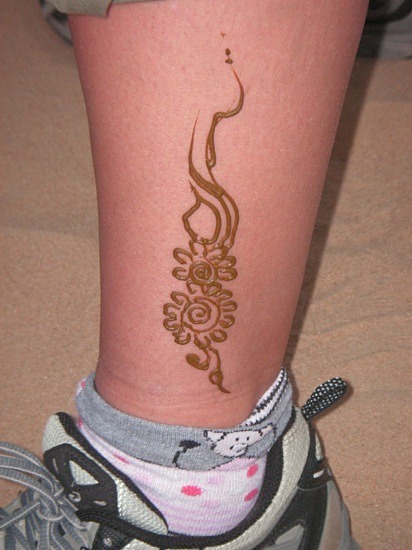 henna tattoo designs for feet. Gambia Henna Tattoo Designer