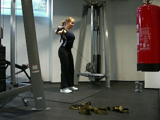 Axlar - Styrketräningspass för bröst, axlar och triceps