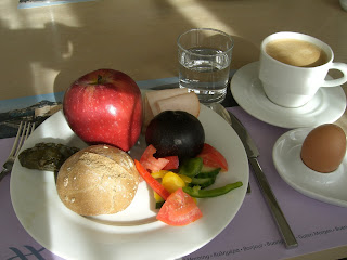 CIMG8153 - God frukostbuffé och laddad inför dagen