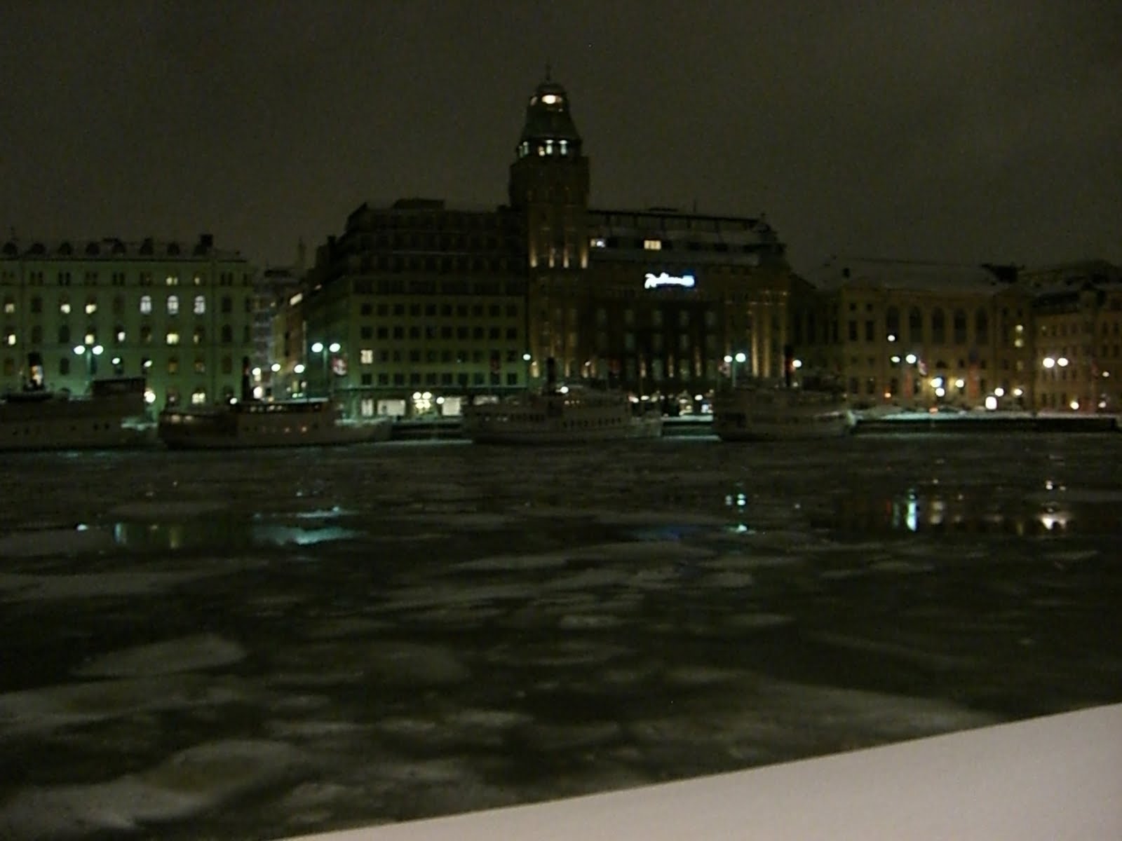 [STLHM+isigt+och+mörkt.JPG]