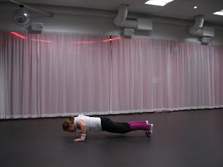 breda+armh%C3%A4vningar+p%C3%A5+fot - Breda armhävningar - Veckans övning