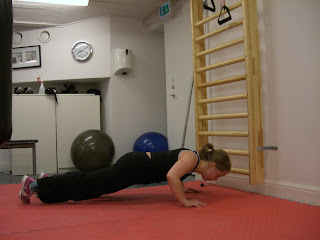 CIMG7657 - Vanliga armhävningar - Veckans övning