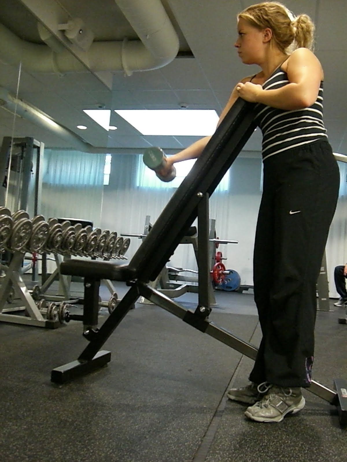 [Bicepscurls+mot+bänk.JPG]