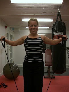 Axel%C3%B6vning+%C3%A5t+sidan - Axeldrag åt sidan - Veckans Övning