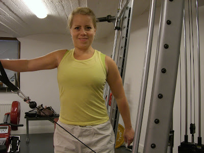 CIMG4691 - Styrketräning rygg, biceps, axlar