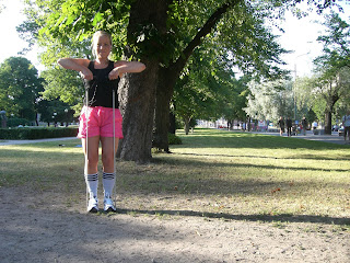 Axelpress+mot+br%C3%B6st - Styrketräning i en park i Tallinn