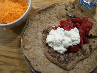 Kesopannkaka+med+rivna+mor%C3%B6tter+3 - Kesopannkaka och rivna morötter till middag