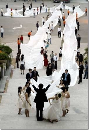 [200meter+long+wedding+gown.jpg]