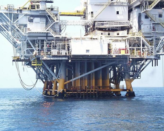 Mengecat Oil Rig Pelantar Minyak (Oil Rig) di Perairan Terengganu - Mymilamin