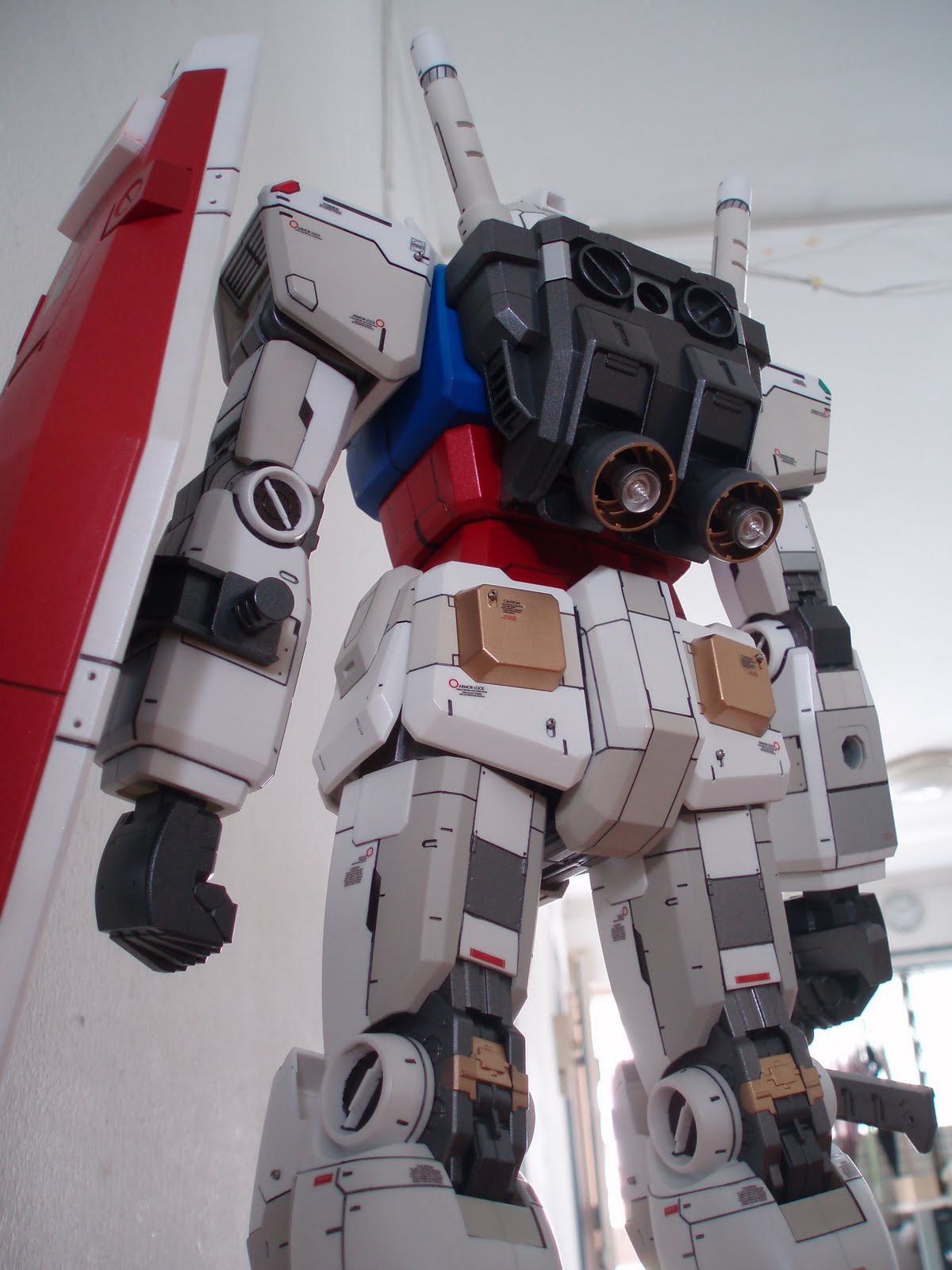 Gundam Family: Mega RX-78-2 (1/48 Scale)