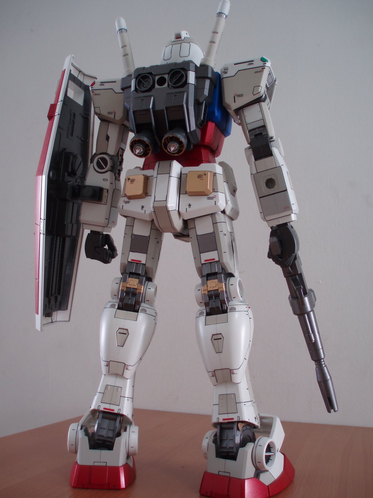 Gundam Family: Mega RX-78-2 (1/48 Scale)