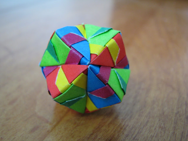 Steve and Megumi Biddle Essential Origami 12-unit sonobe ball mulit-color