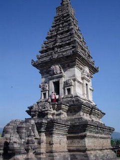 Perbedaan Candi Jawa Tengah dan Jawa Timur
