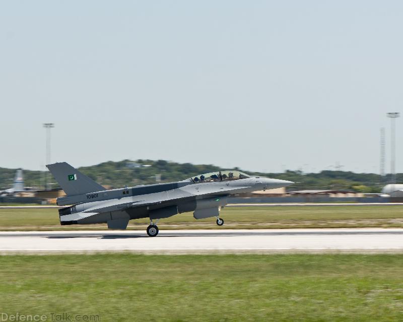 [F-16+CD+Block+52+Pakistani+Air+Force.JPG]