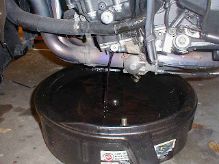 How Often Do You Change Engine Oil In Bike? :: IndiAuto Draft