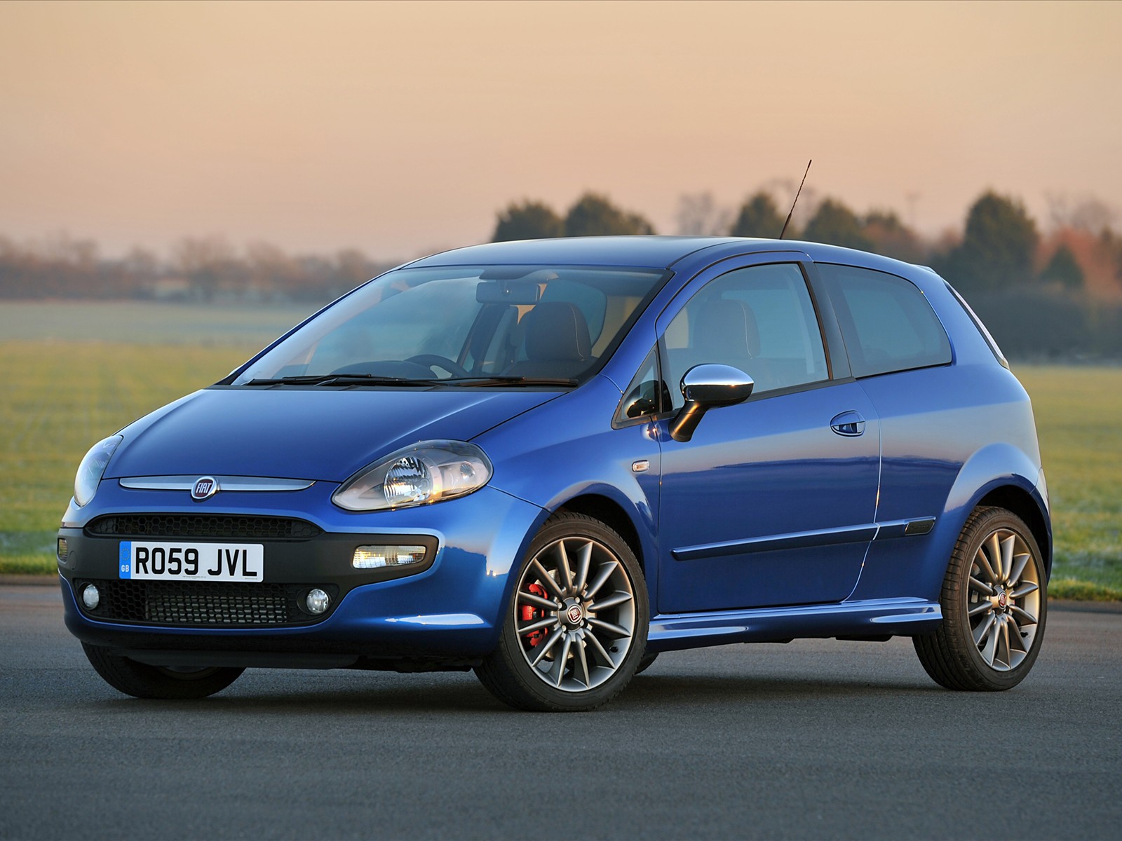 Car Pictures 2010 Fiat Punto Evo First Look prices, specification and