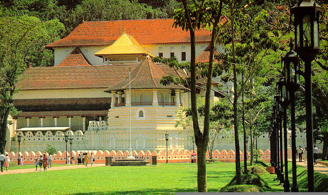 welcome sandaruwan: Dalada Maligawa pictures page