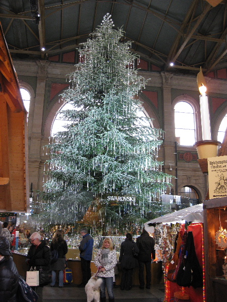 Christkindlimarkt at Zurich Main Station  Crystal christmas tree, Christmas  tree, Pretty christmas trees