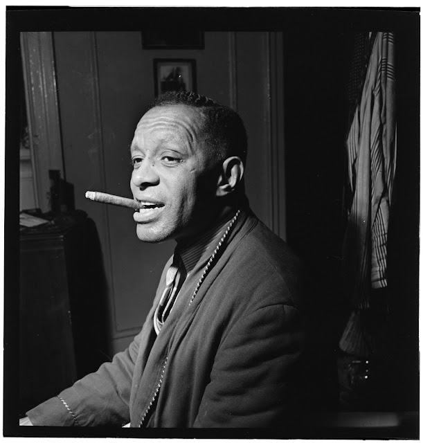Portrait of Willie Smith in his apartment, Manhattan, New York, N.Y., ca. Jan. 1947. William P. Gottlieb Collection (Library of Congress).