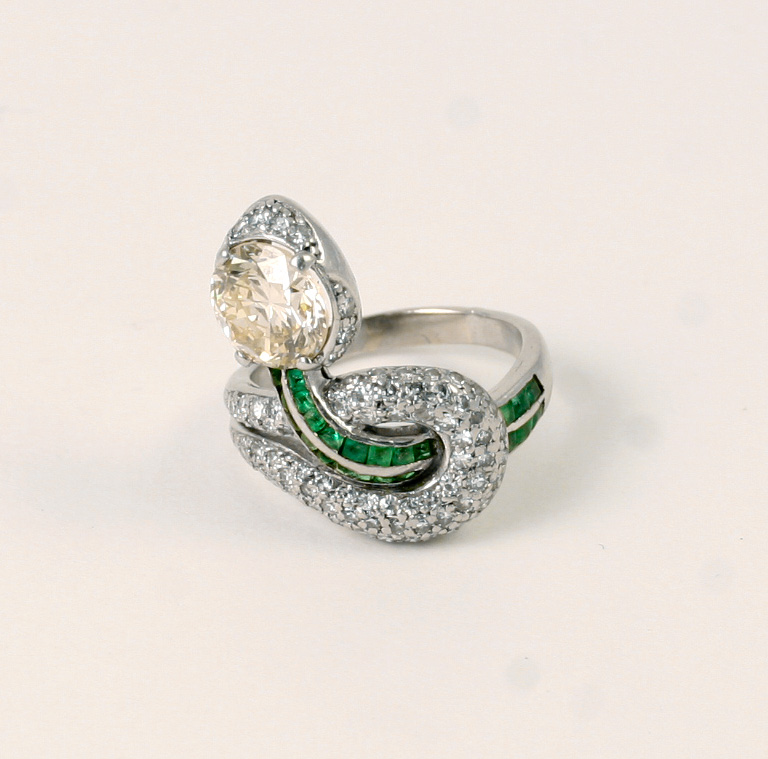 [Diamond+and+Emerald+Serpent+Ring+(2).jpg]