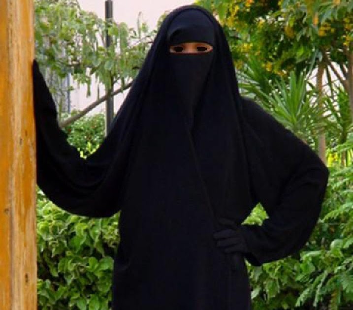 Никаб бурка. Никаб чадра. Одежда мусульманок с закрытым лицом. Никаб чадра. Как называется одежда закрывающая лицо.