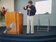 Pastor Besaleel ministrando aos Líderes