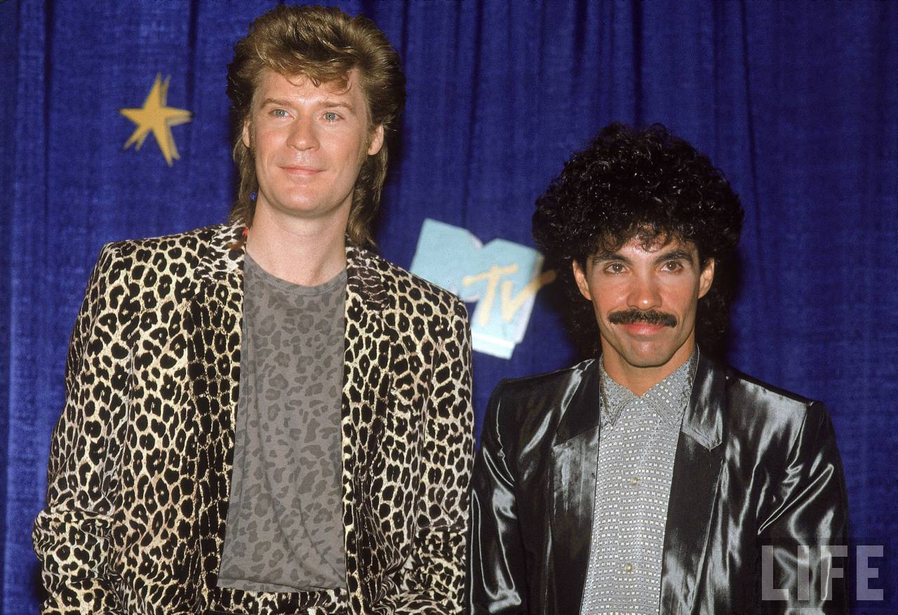Hall oates out of touch