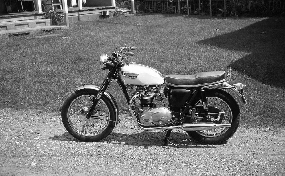 Motart 1966 Triumph Bonneville