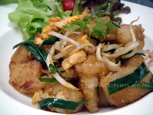 a flavor of Thai: Pad Kha-Nom Pak Kard Khai (Stir-Fried ...