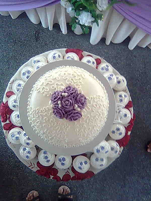 Purple and White Wedding Cake Story