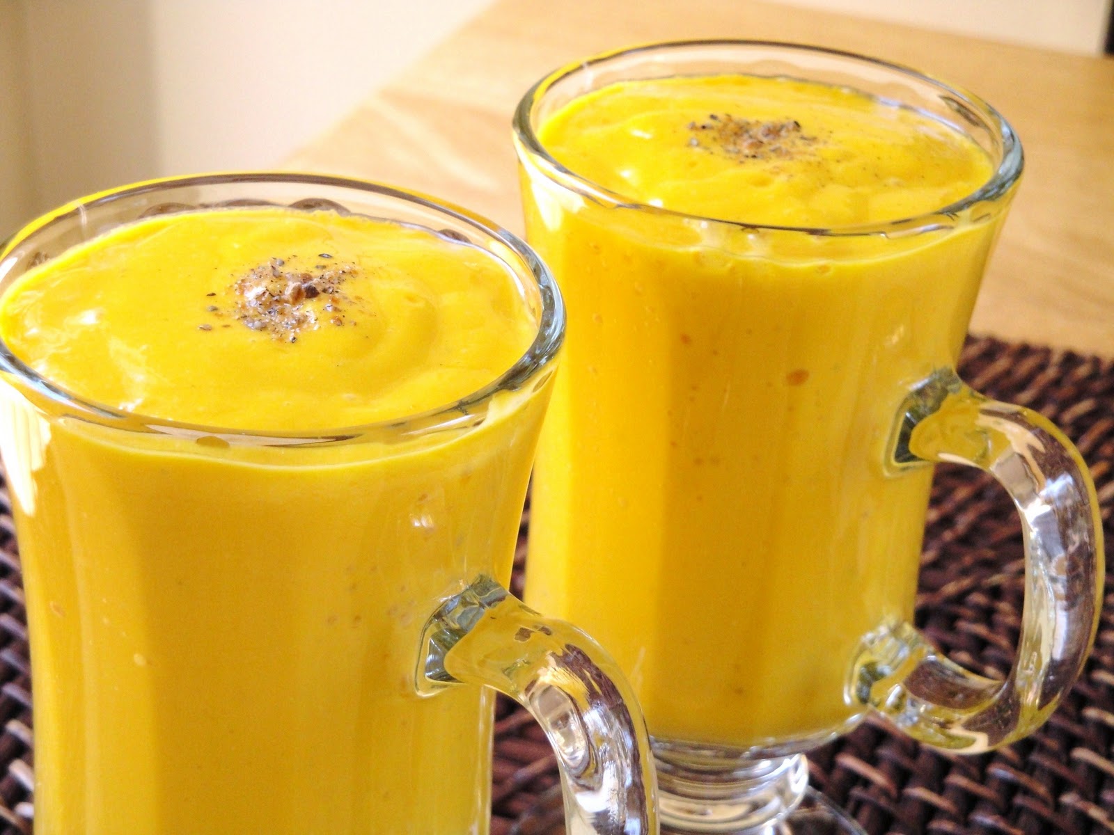 Variation Von Mango Orangen Lassi Mit Pimms — Rezepte Suchen