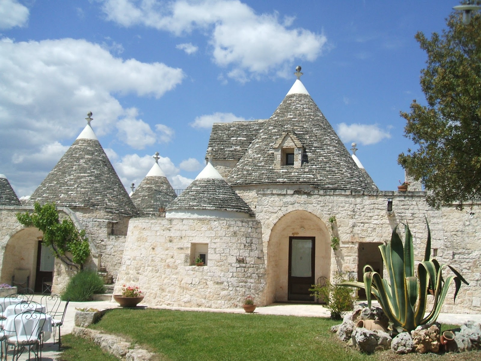 Trulloes For Amazing Vacations In Puglia Il Palmento Locorotondo 