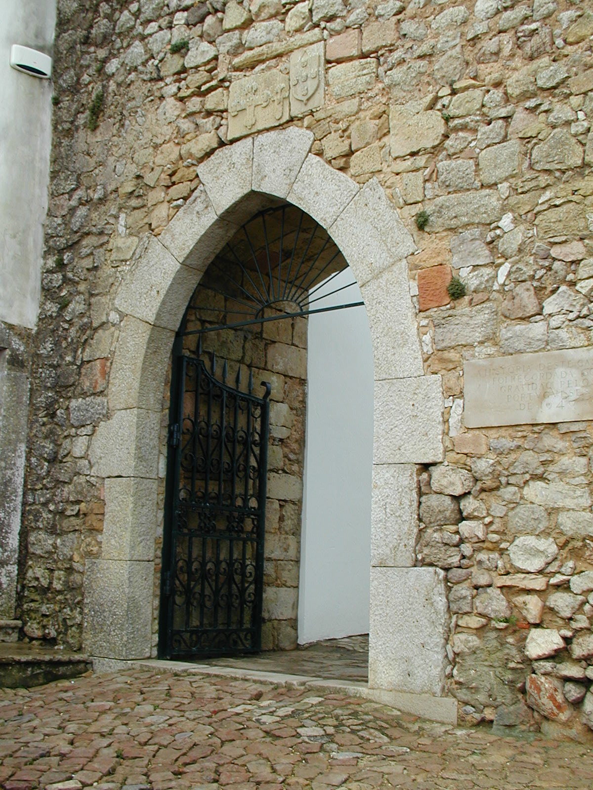 [porta+do+castelo+2.JPG]