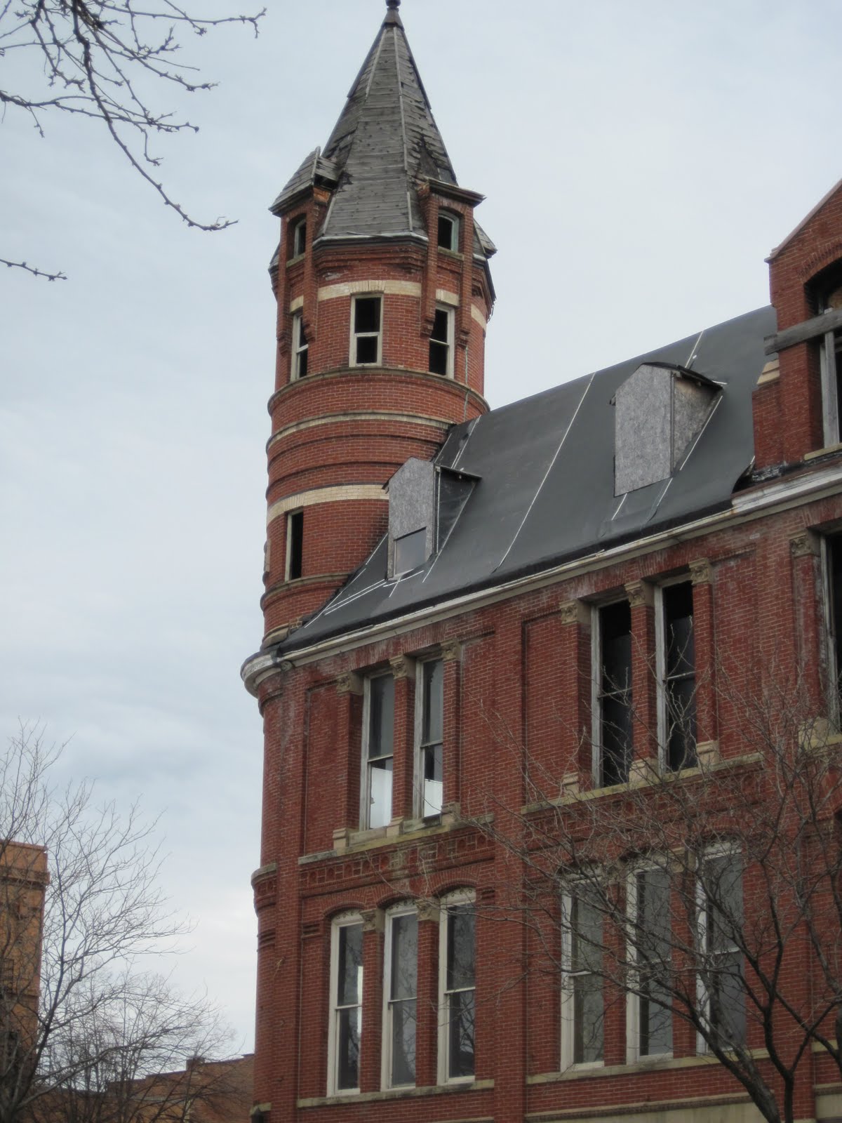 Traveling Suitcase Carlisle in Chillicothe, Ohio